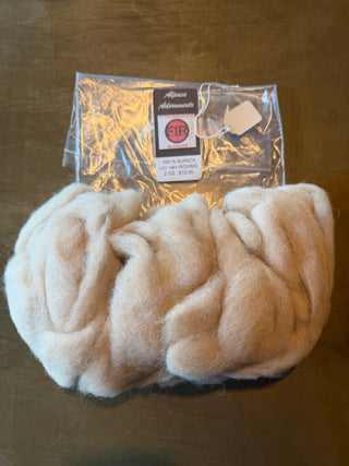 Alpaca Roving — Light Fawn — 2 oz — Lot 1961